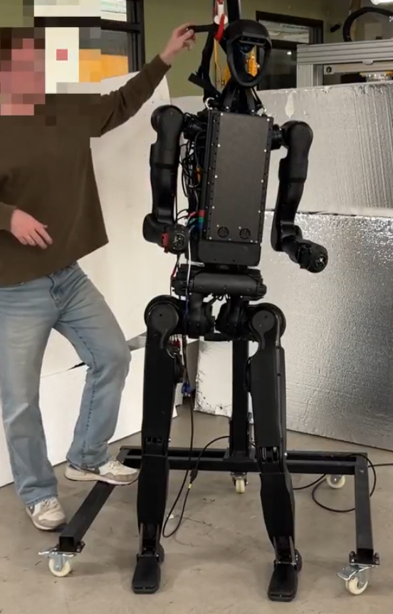 RE1 initial configuration: arms bent at sides (motor zero)