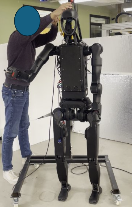 RE3 initial configuration: left arm fully extended downward